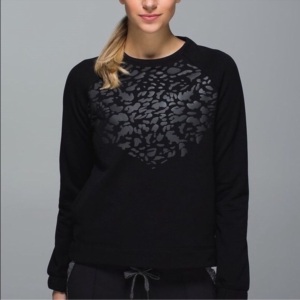 Lululemon Snapshot Crew‎ Leopard Black Sweatshirt